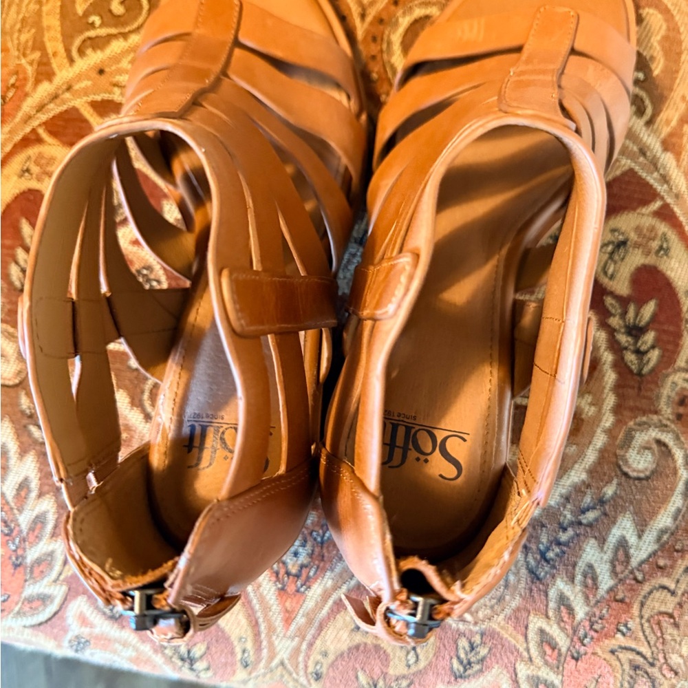 Sofft Zip back leather sandal. Size 9. EUC Only worn 1x. Wood heel. - Picture 9 of 14